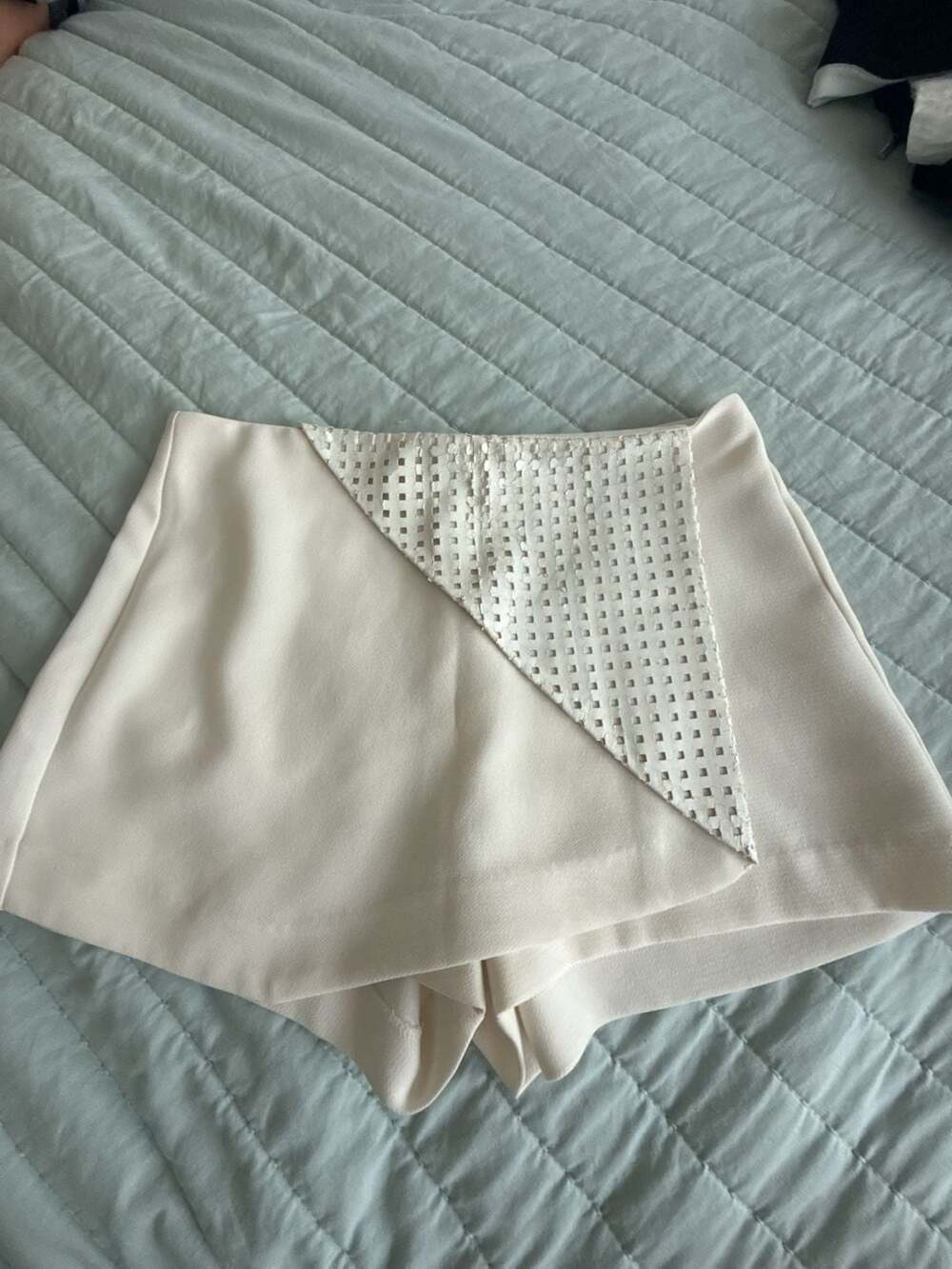 BCBG Cream Off-White Asymmetric Cutout Overlay Skort Size 2